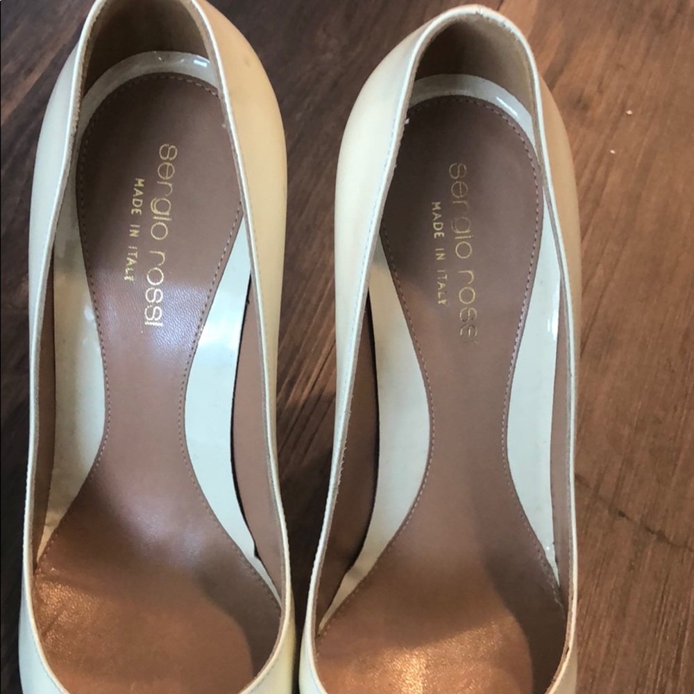 Sergio Rossi cream patent leather pumps - Picture 3 of 7